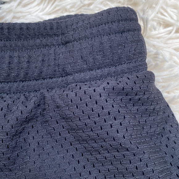 🎉HP🎉 Under Armour Pull On Athletic Mesh Shorts 💗 Black - Picture 8 of 11